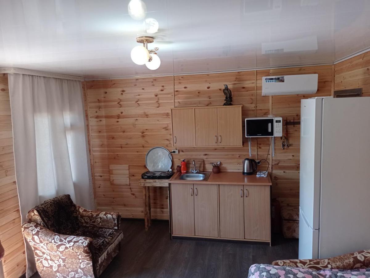 Домик Для Семьи Alakhadzi Exterior photo